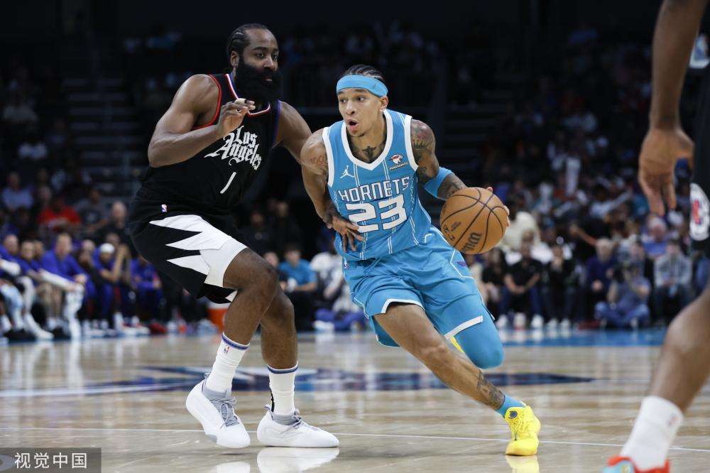 詹姆斯凭借 詹姆斯凭借